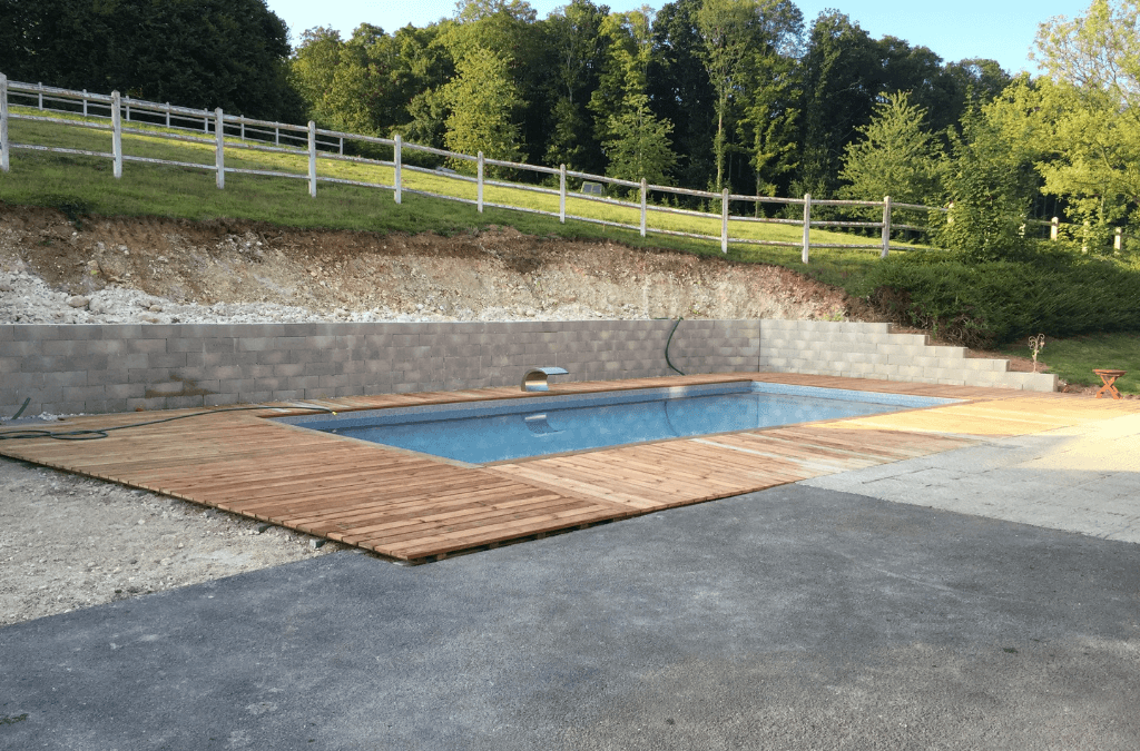 Terrasse de piscine à Saint- Fuscien 80680
